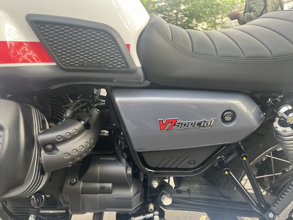 MOTO GUZZI V7 SPECIAL 4