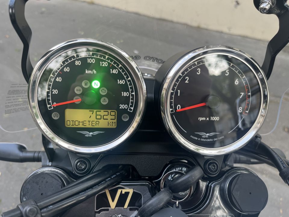 MOTO GUZZI V7 SPECIAL 4