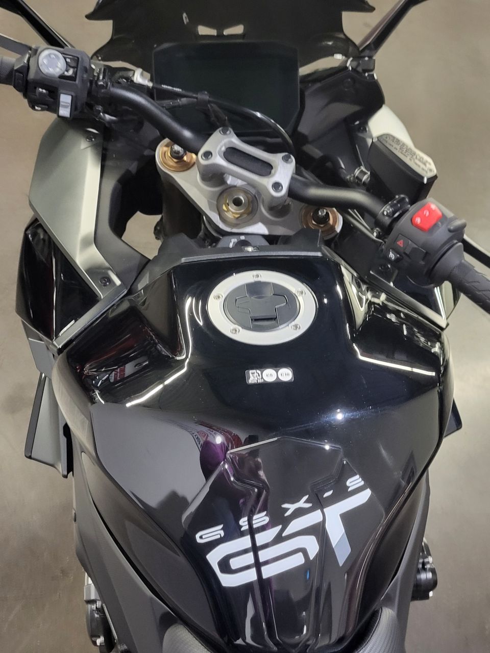 SUZUKI GSX-S 1000 GT 4