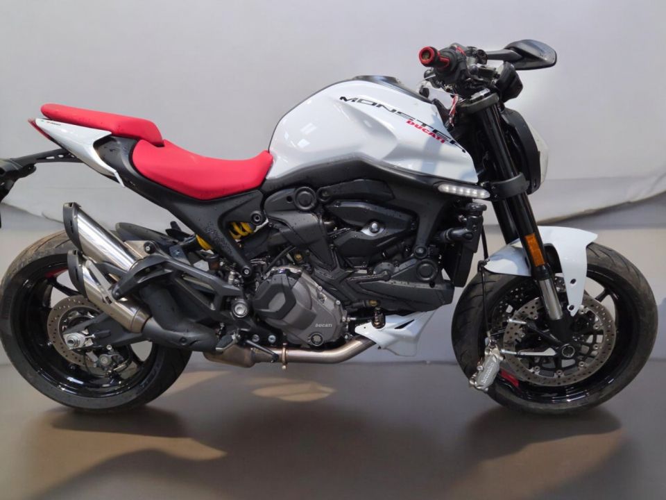 DUCATI MONSTER 937 4
