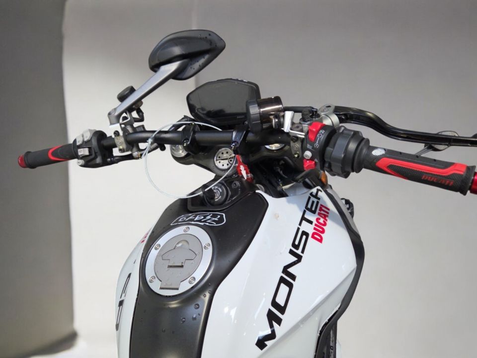 DUCATI MONSTER 937 4