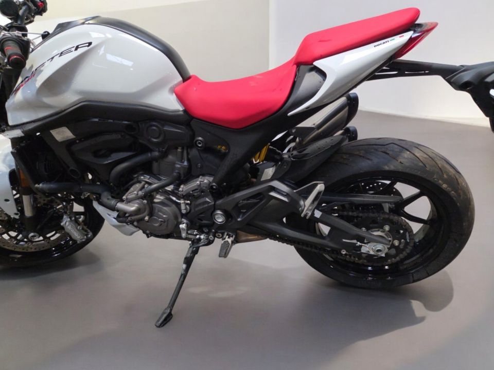 DUCATI MONSTER 937 4