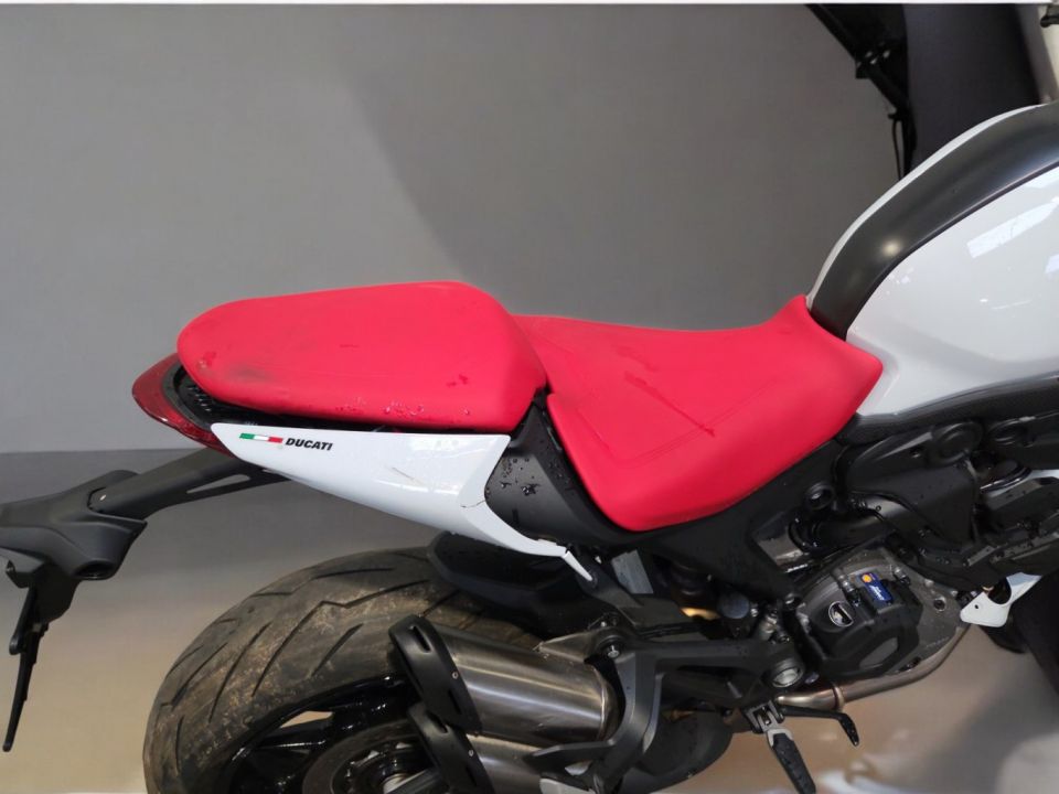 DUCATI MONSTER 937 4