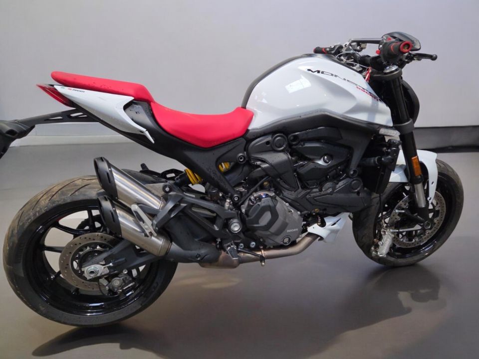 DUCATI MONSTER 937 4