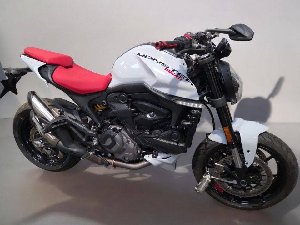 DUCATI MONSTER 937 4
