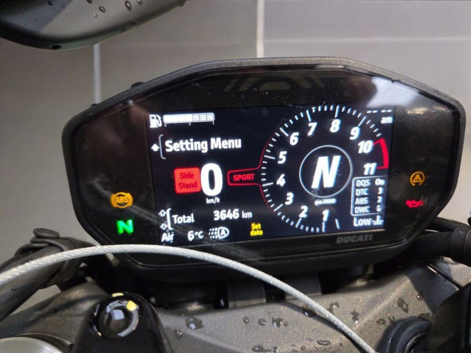 DUCATI MONSTER 937 4