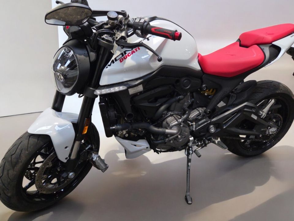 DUCATI MONSTER 937 4