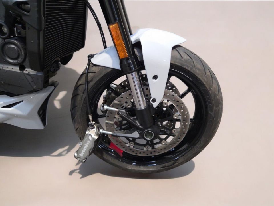 DUCATI MONSTER 937 4