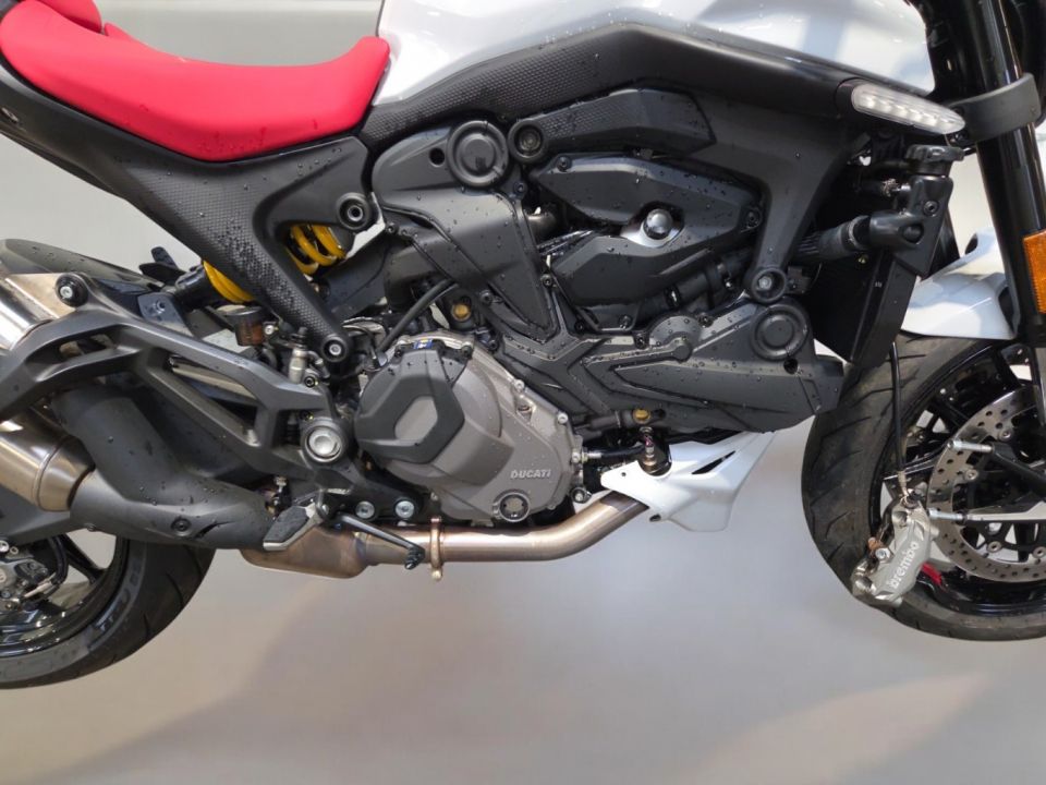 DUCATI MONSTER 937 4