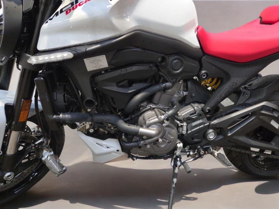DUCATI MONSTER 937 4