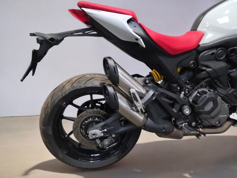 DUCATI MONSTER 937 4