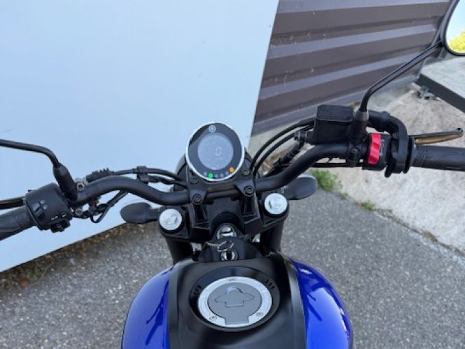 YAMAHA XSR 125 4