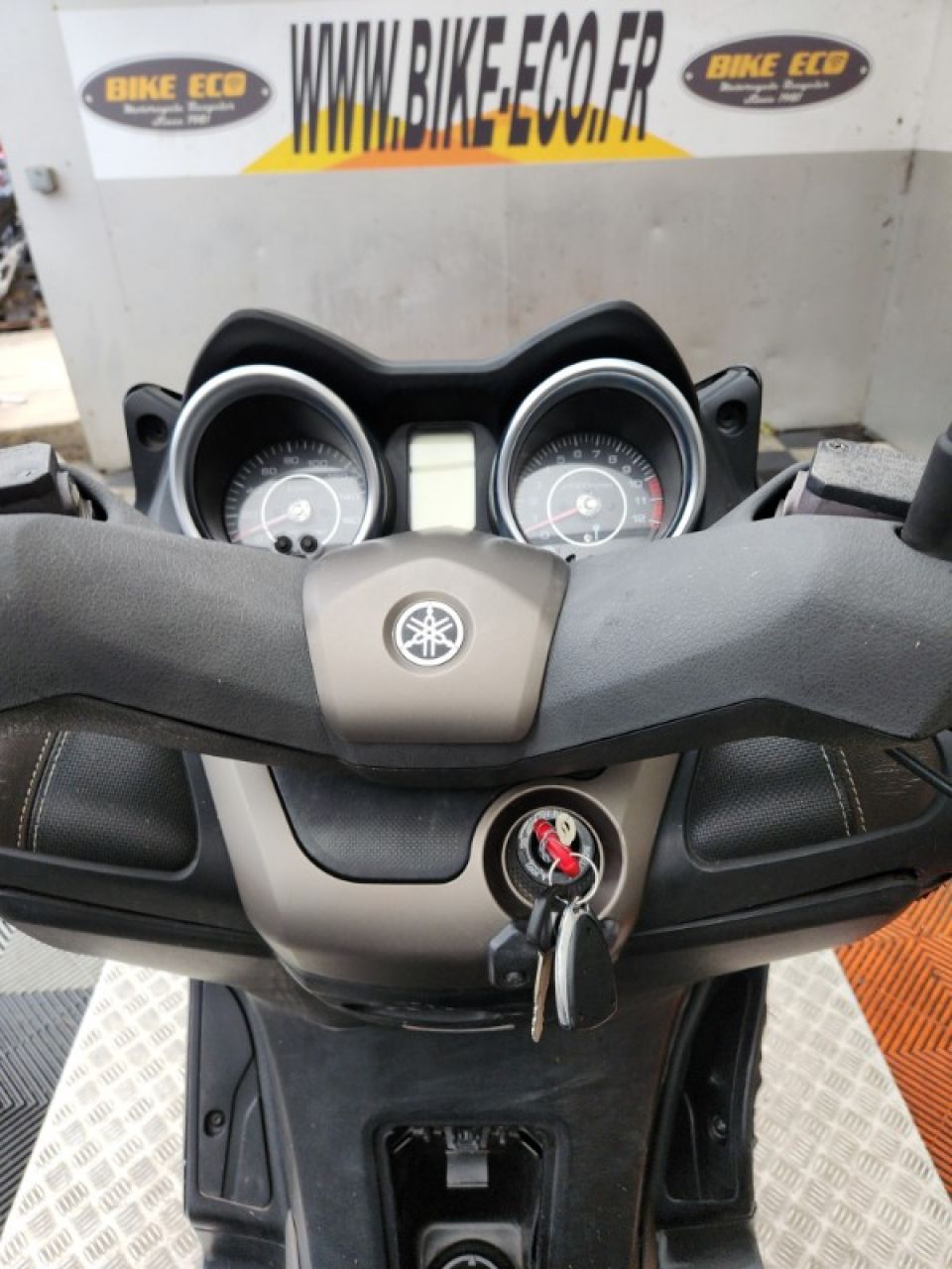 YAMAHA X-MAX 125 4