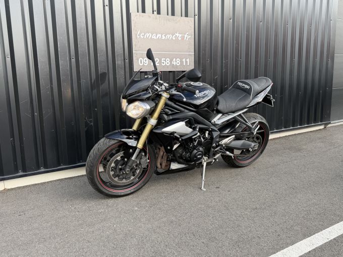 TRIUMPH STREET TRIPLE 675 4