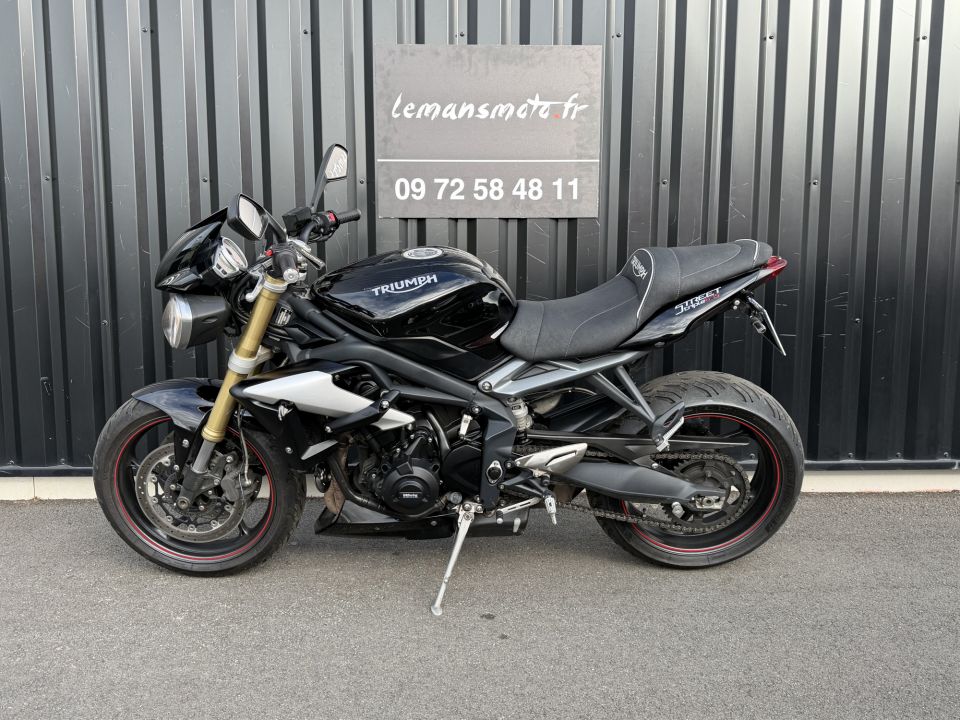 TRIUMPH STREET TRIPLE 675 4