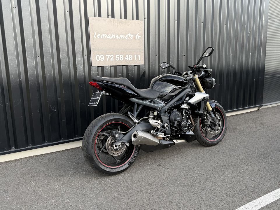 TRIUMPH STREET TRIPLE 675 4