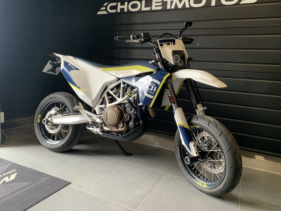 HUSQVARNA 701 SUPERMOTO 4