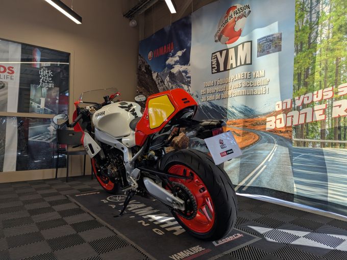 YAMAHA XSR 900 GP 4