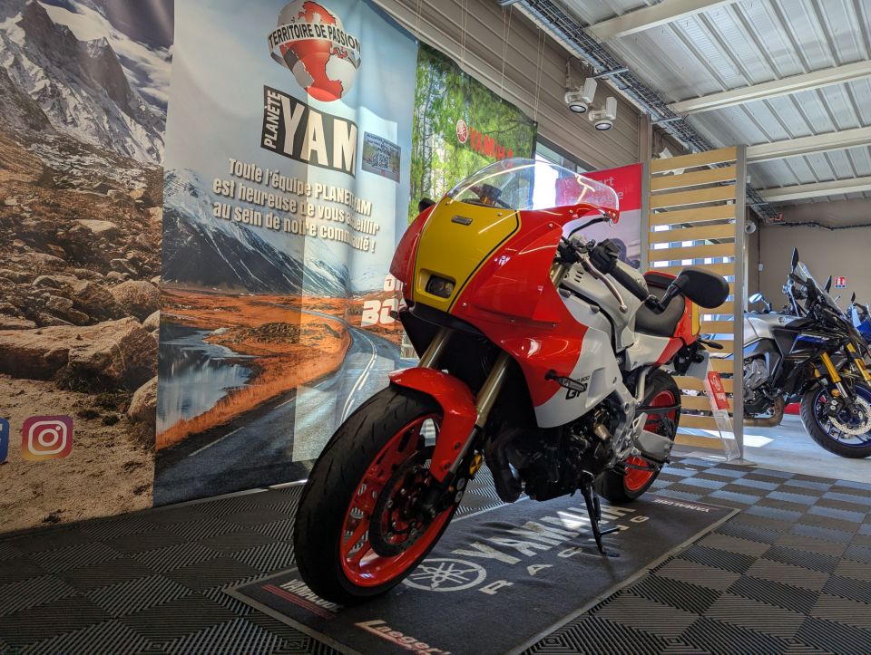 YAMAHA XSR 900 GP 4