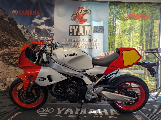 YAMAHA XSR 900 GP 4