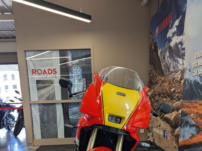 YAMAHA XSR 900 GP 4