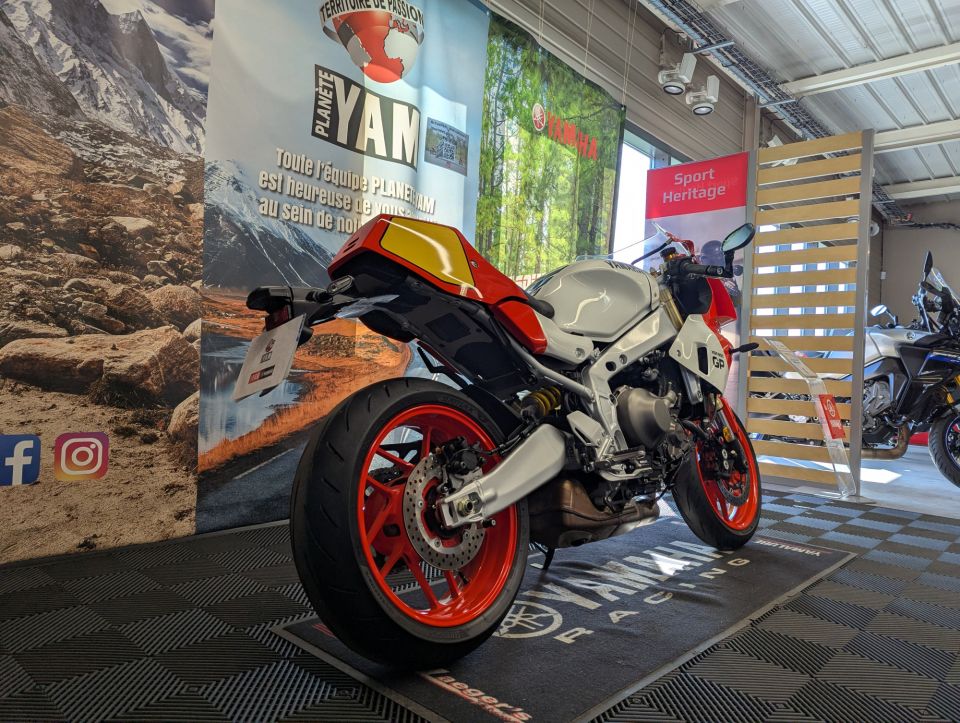YAMAHA XSR 900 GP 4