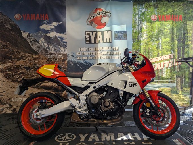 YAMAHA XSR 900 GP 4