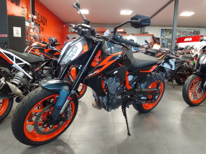 KTM 890 DUKE R 4