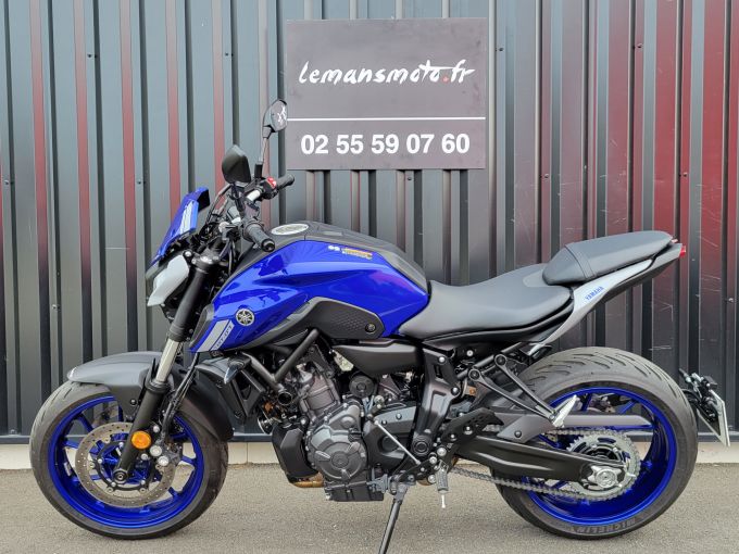 YAMAHA MT-07 4