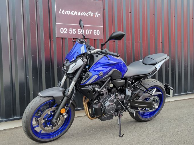 YAMAHA MT-07 4