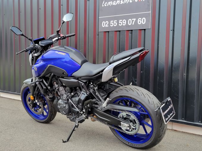 YAMAHA MT-07 4