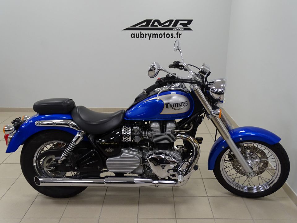 TRIUMPH BONNEVILLE AMERICA 800 4
