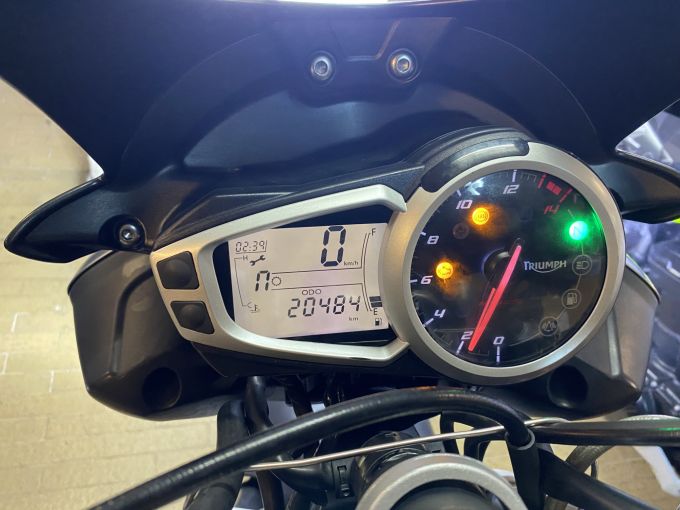 TRIUMPH STREET TRIPLE 675 RX 4