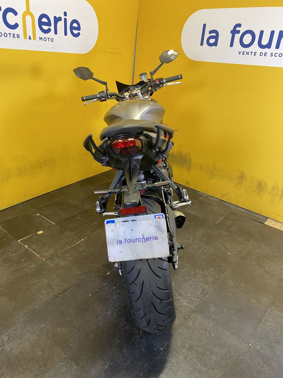 TRIUMPH STREET TRIPLE 675 R 4