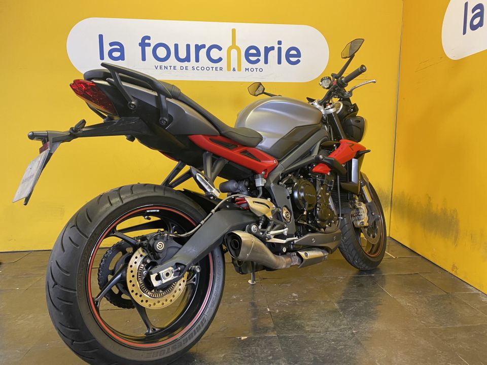 TRIUMPH STREET TRIPLE 675 R 4