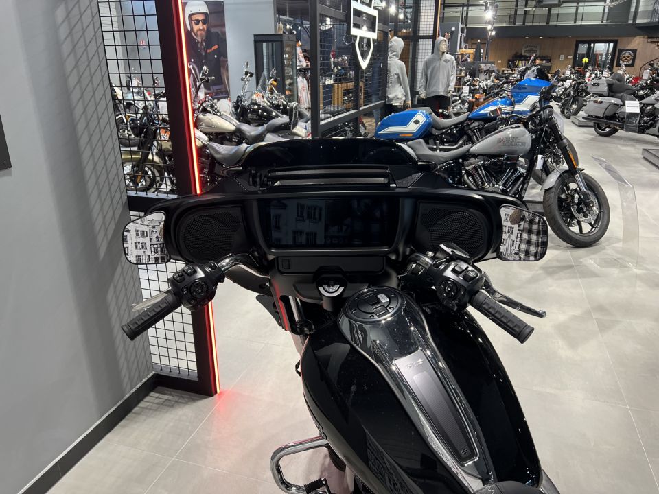 HARLEY-DAVIDSON TOURING STREET GLIDE 1923 4