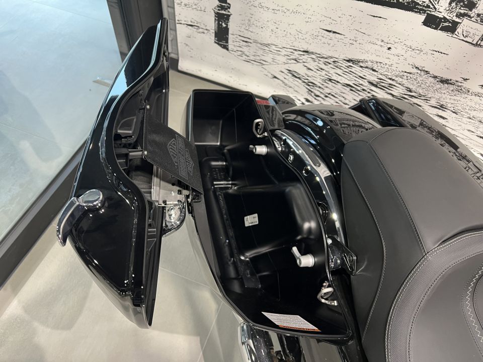 HARLEY-DAVIDSON TOURING STREET GLIDE 1923 4