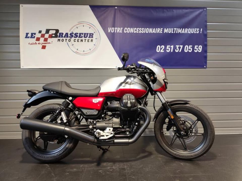 MOTO GUZZI V7 STONE 4