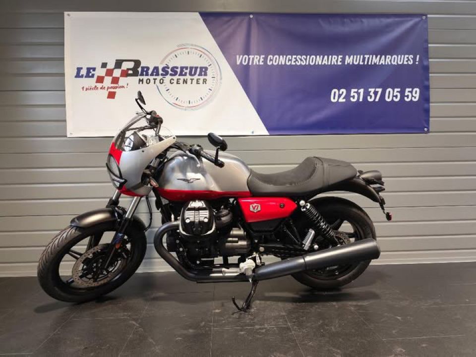 MOTO GUZZI V7 STONE 4