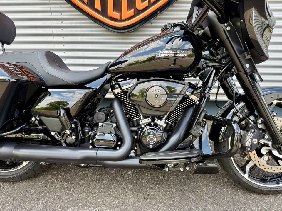 HARLEY-DAVIDSON TOURING STREET GLIDE 1923 4