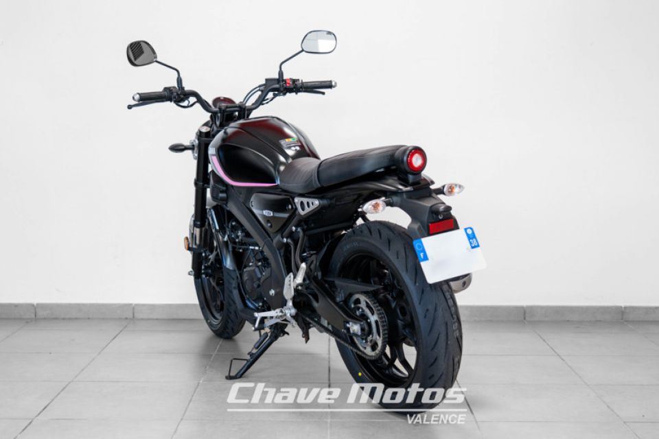 YAMAHA XSR 125 4