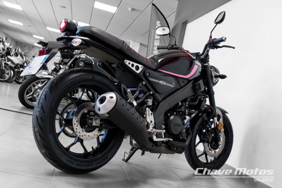 YAMAHA XSR 125 4