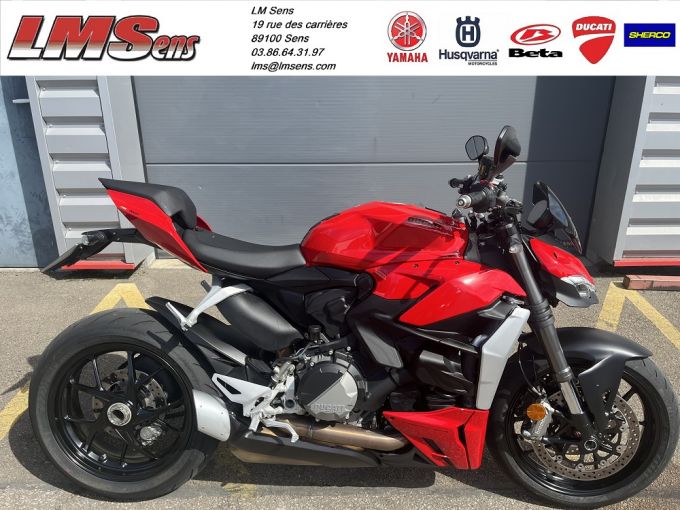 DUCATI STREETFIGHTER V2 4