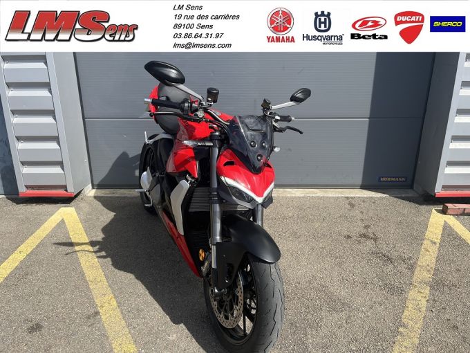 DUCATI STREETFIGHTER V2 4