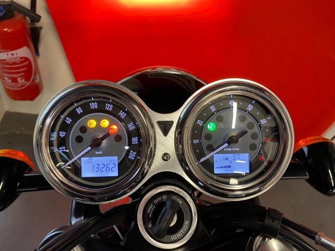 TRIUMPH BONNEVILLE T100 900 4