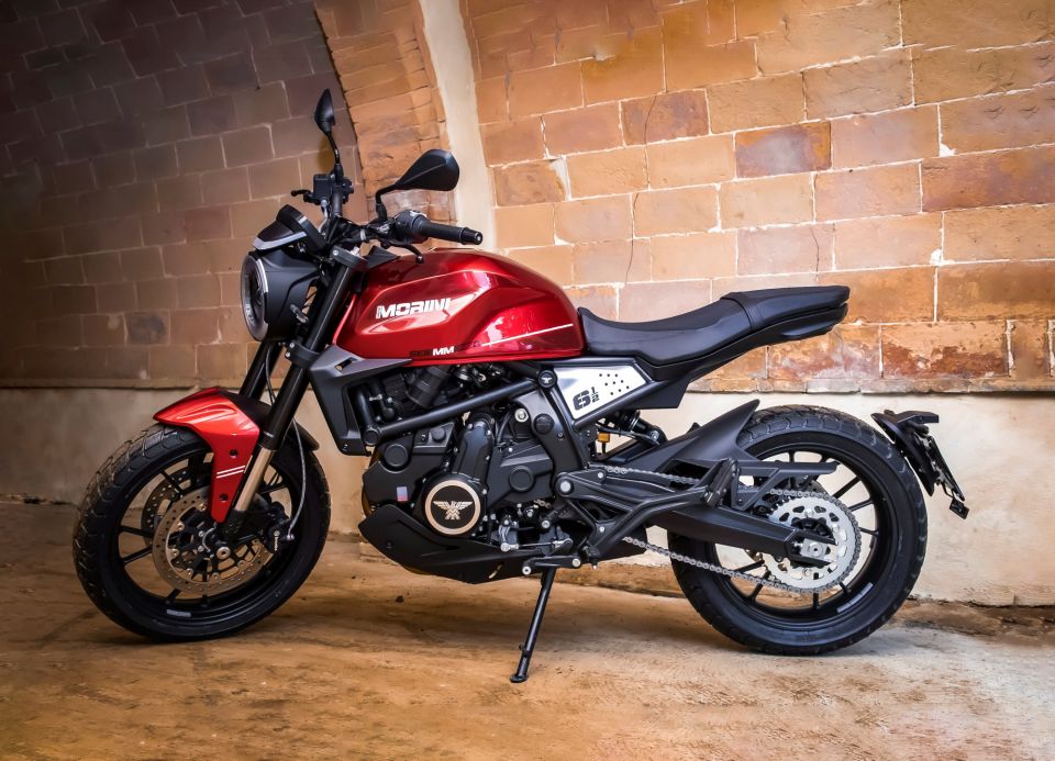 MOTO MORINI SEIEMMEZZO STR 650 4