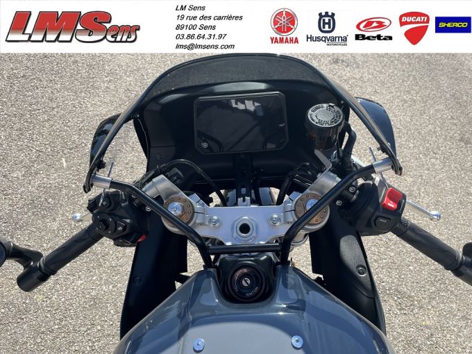 YAMAHA XSR 900 GP 4