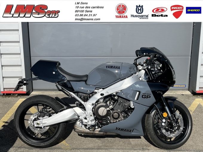 YAMAHA XSR 900 GP 4
