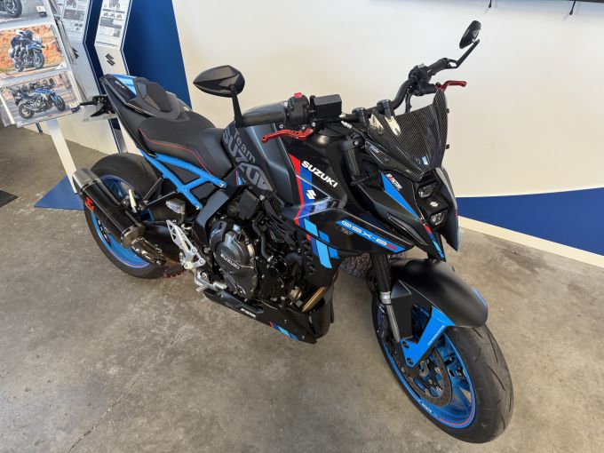 SUZUKI GSX-8S 4