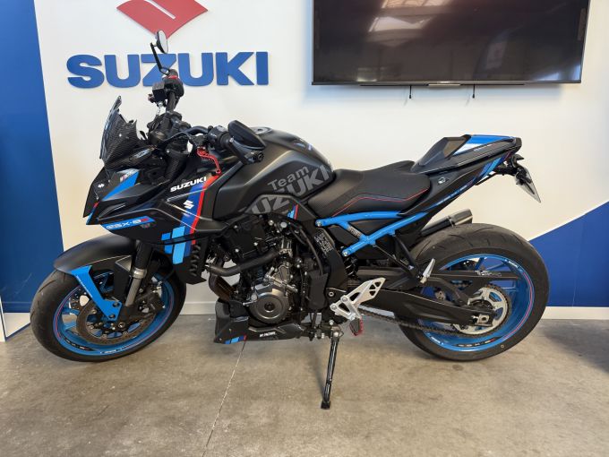 SUZUKI GSX-8S 4